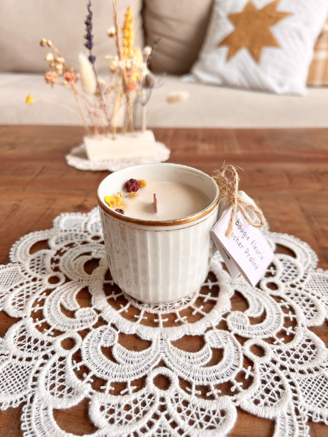 ✨ Bougie Rocher praliné - tasse à café "strié et liseré doré"