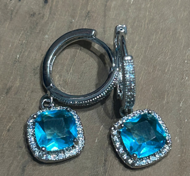 Boucles d'oreilles carré bleu et strass