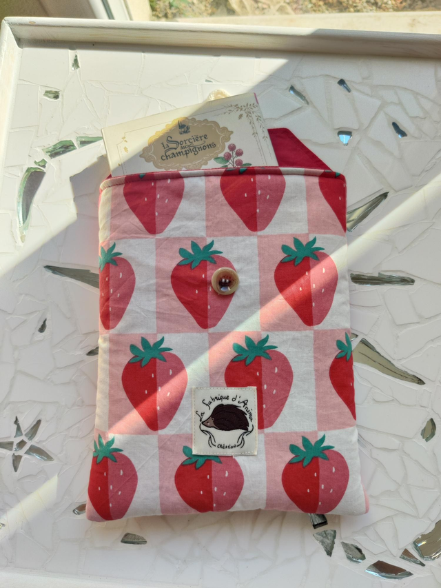 Housse livre "fraise"