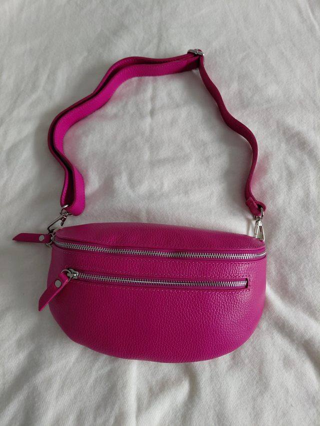 Sacoche en cuir couleur rose 