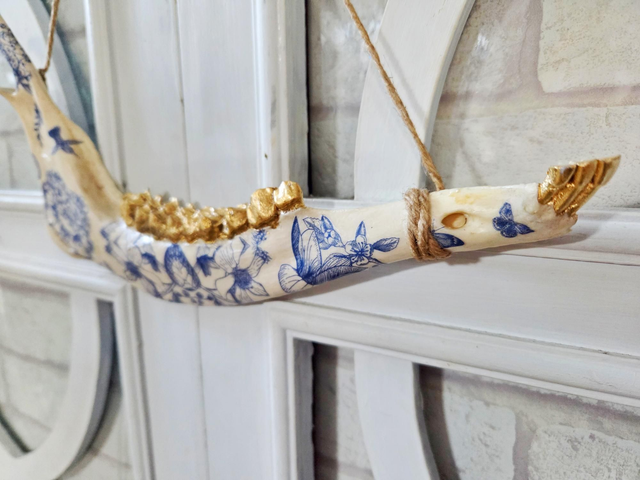 Decorative Fallow Deer Jaw Bone - Blue Porcelain Design