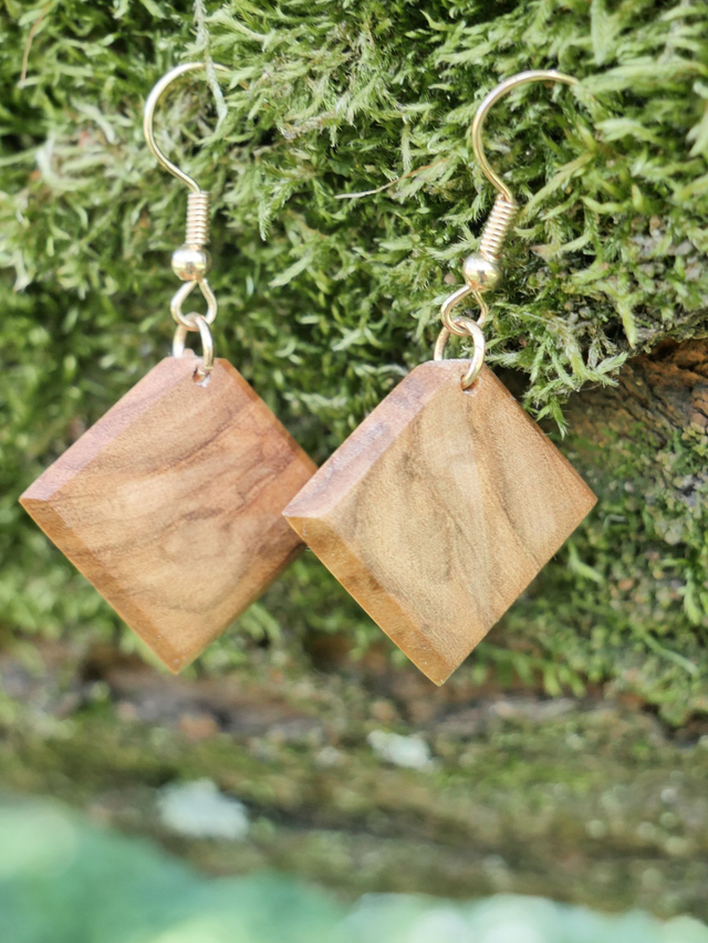 Boucle d&#039;oreille en bois d&#039;Olivier.