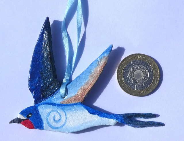 Wonderful "Animal Inspirations" Hanging gift. "Barn Swallow". With an inspirational motto on the reverse.