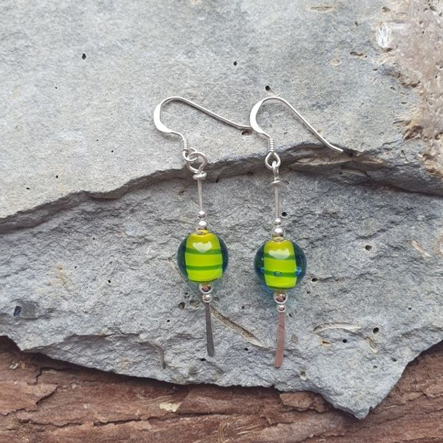 Green glass beaded earrings - 435eoF