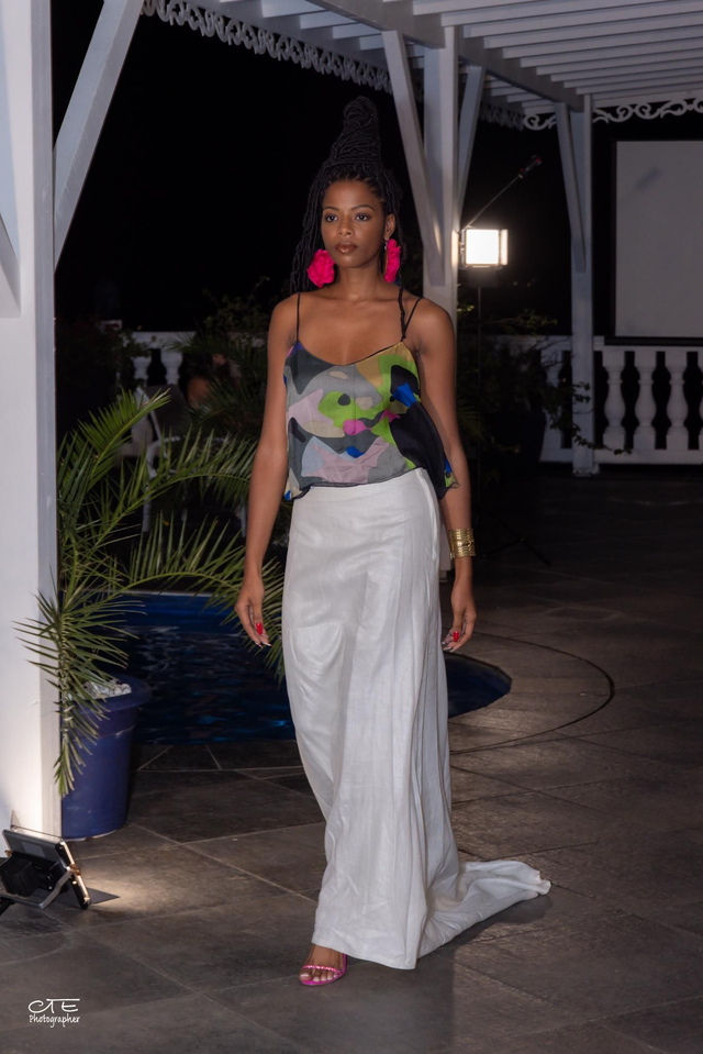 Jupe longue avec traine doublée soie en Lin nacré blanc cassé 