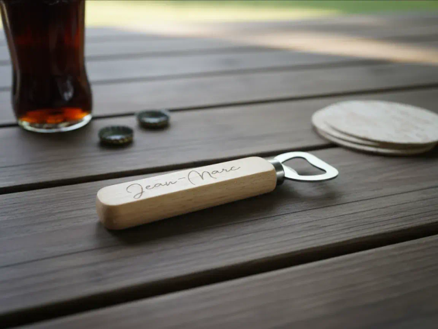 Ouvre‑bouteille en bois personnalisé 