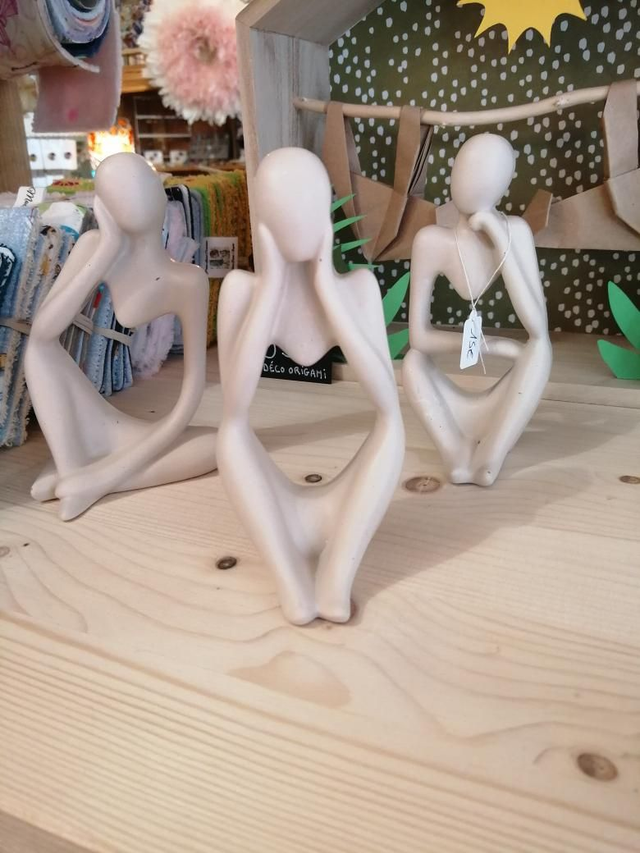 Lot de 3 statuettes femme en jesmonite