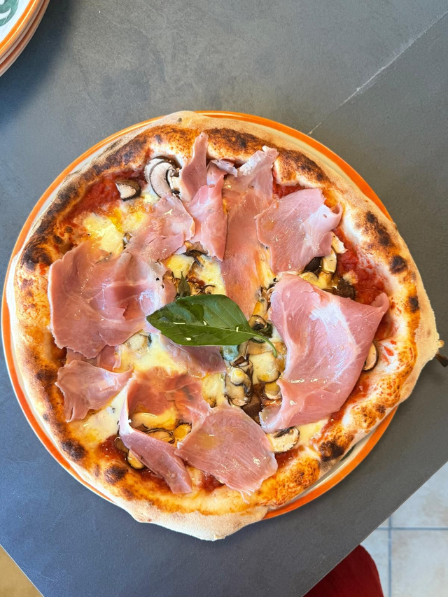 C6 Prosciutto e Funghi