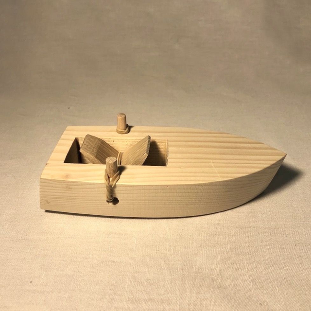 Bateau mobile en bois