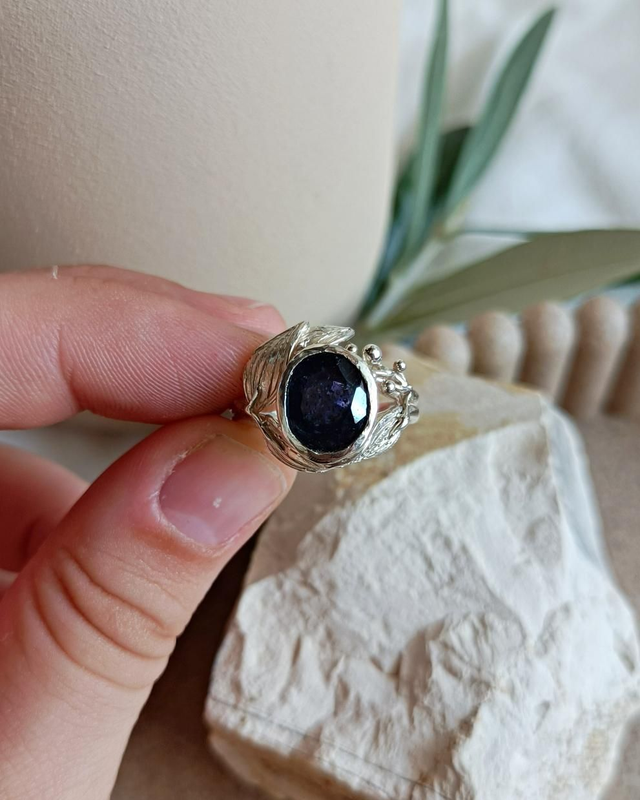 Anello Iolite