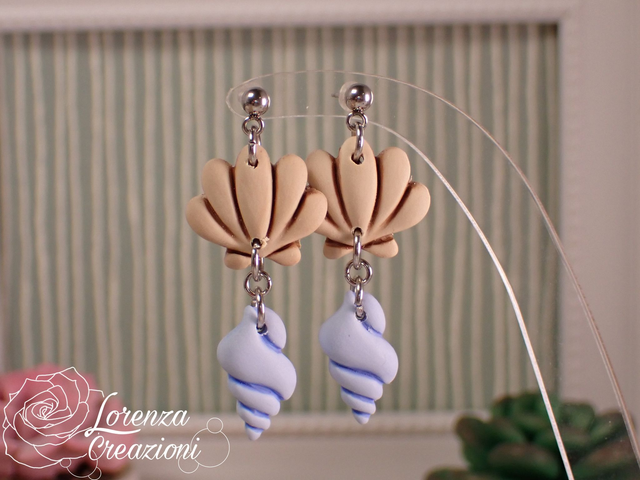 Orecchini a tema marino con conchiglie, azzurro e beige (1)