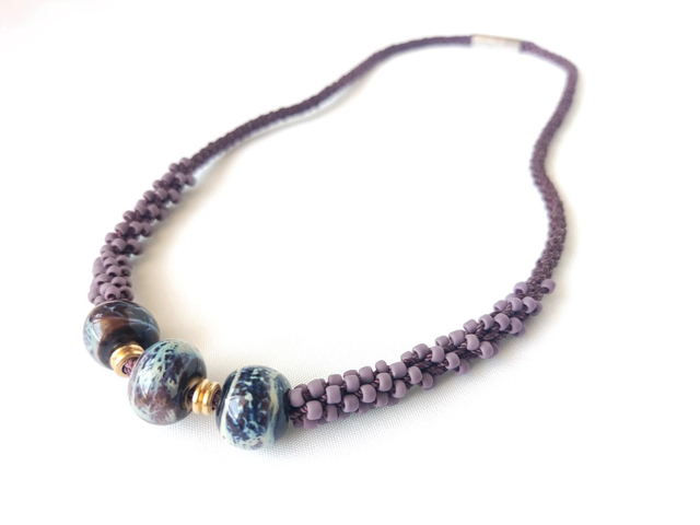 Collar cerámica lila y azul