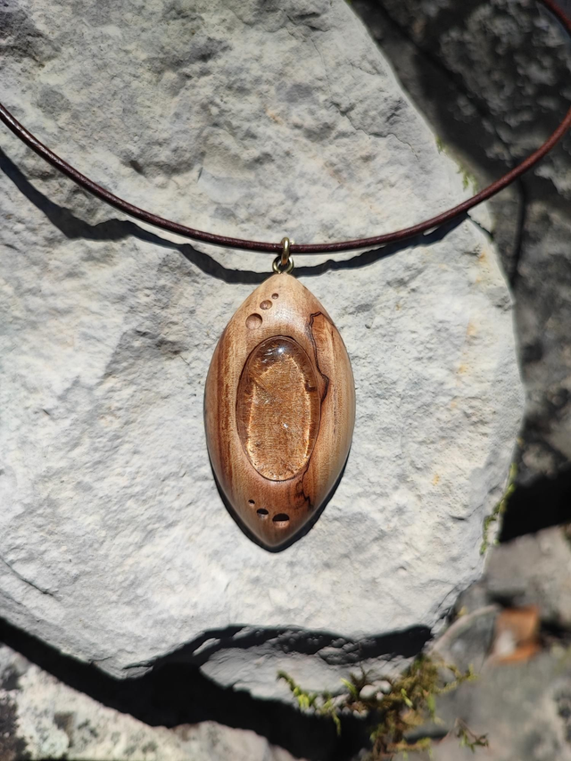 Pendentif en Bois de Pommier Sauvage, Quartz Rutile Cuivre et Cordon Cuir