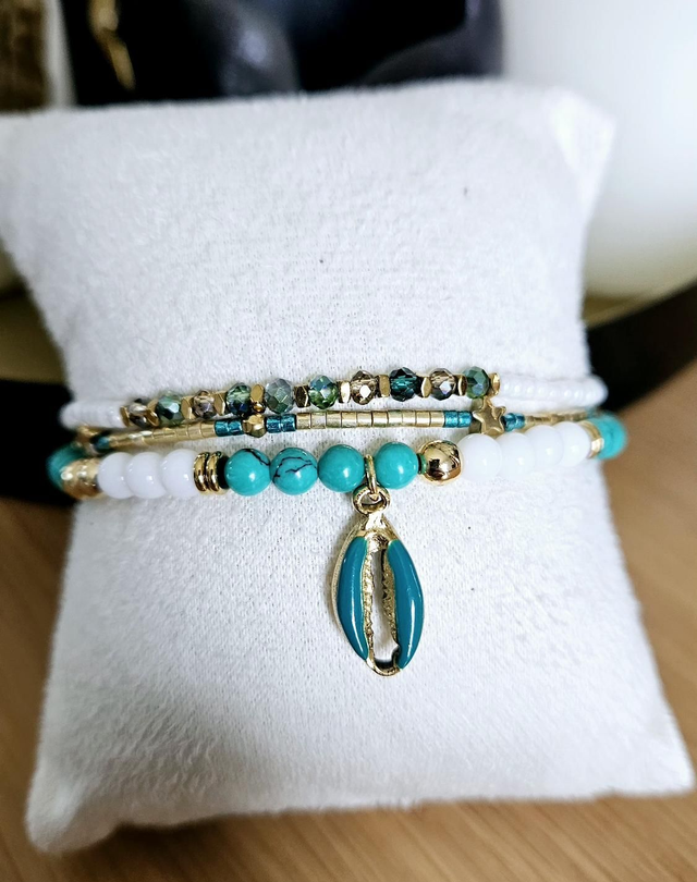 Bracelet triple rangs pendentif coquillage 