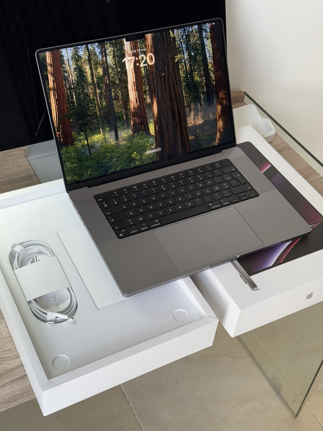 Macbook Pro 16'' M2 PRO 19 coeurs 12 coeurs 16G 512G 2023