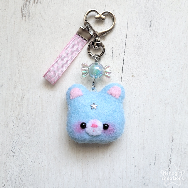 Porte-clé en feutrine fait-main - Ours bleu