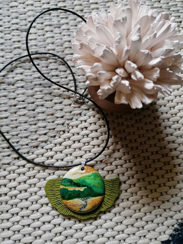 Pendentif en émail à la façon Léon Jouhaud