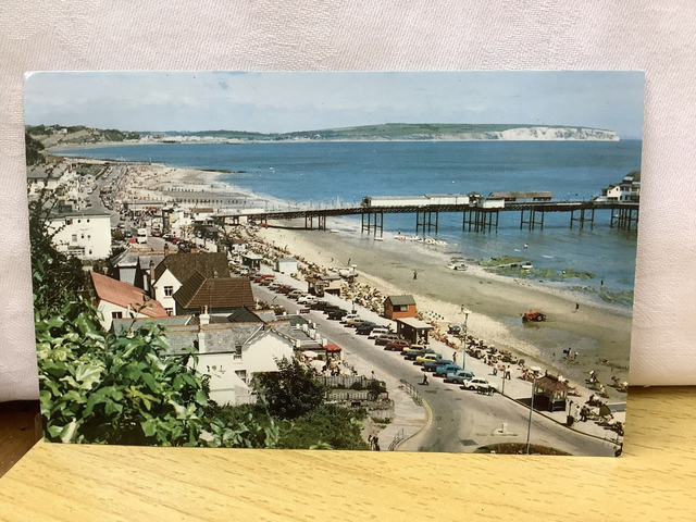 Esplanade and Pier, Shanklin, Isle of Wight with Culver Cliff, Nigh vintage postcard. Our Ref No. R644 £2.50