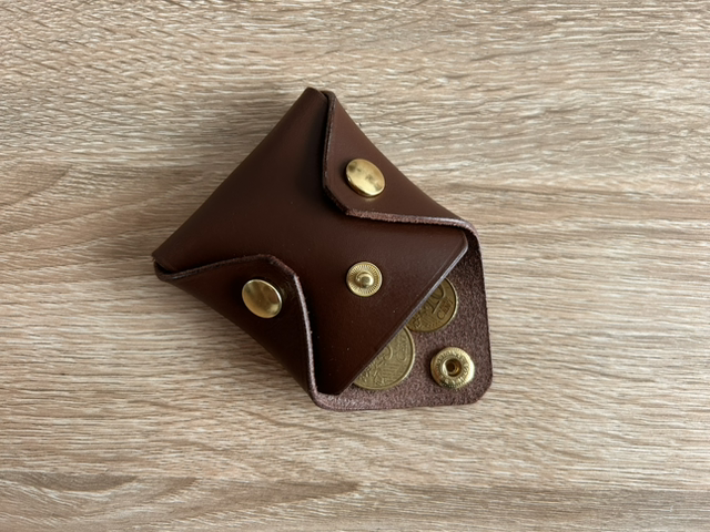 Porte-monnaie carré en cuir - Coloris « Chocolat » - Fabriqué à la main en France