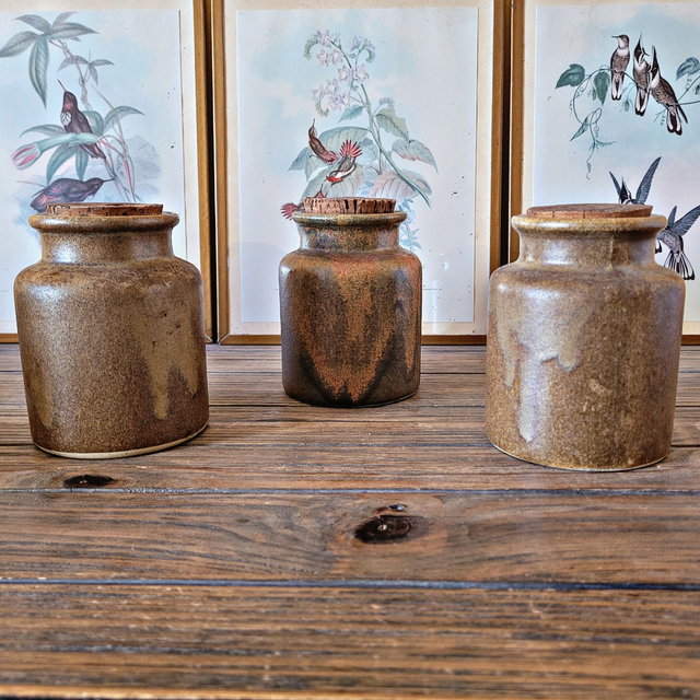 X Pots ancien en grès marron avec couvercle 