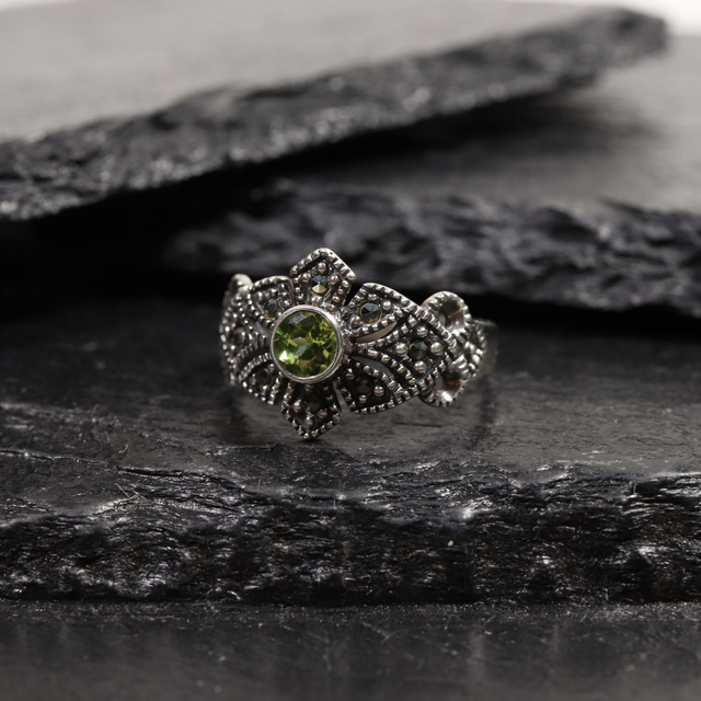Vintage Sterling Silver 925 Art Deco Style Round Cut Vivid Green Peridot With Marcasite Gemstone Shield Design Ring Size O - 7