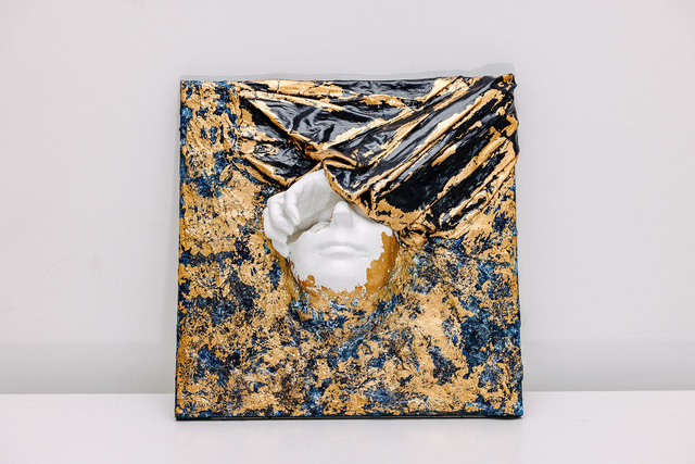 MIT MIR selbst verbunden I Hochrelief I Gold-Gips Unikat 40 x 40