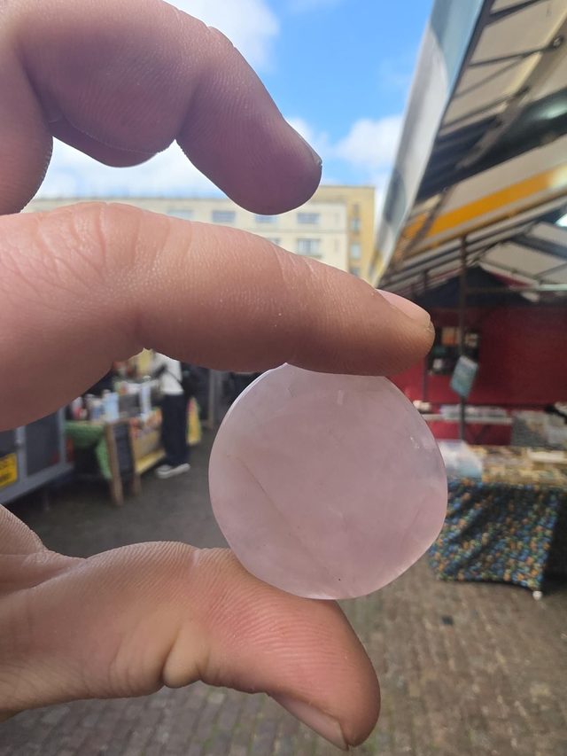 Rose quartz palmstone