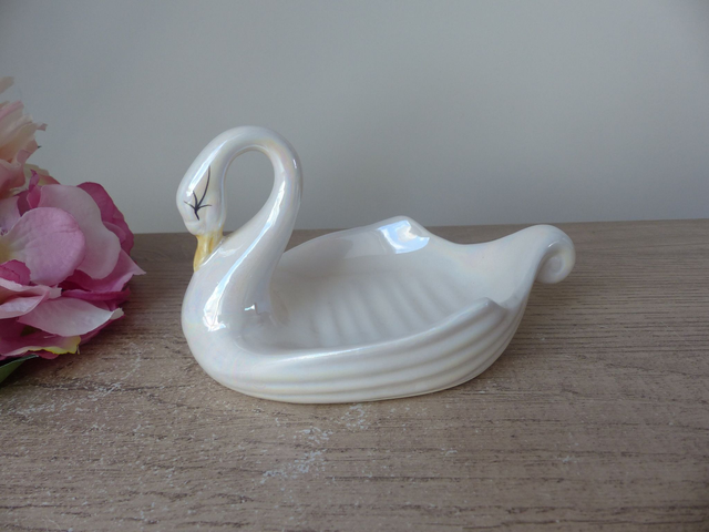 Porte-savon ou bibelot cygne en céramique vintage blanc irisé, porte éponge cygne, porte bijoux cygne, vide poche cygne, décoration oiseau
