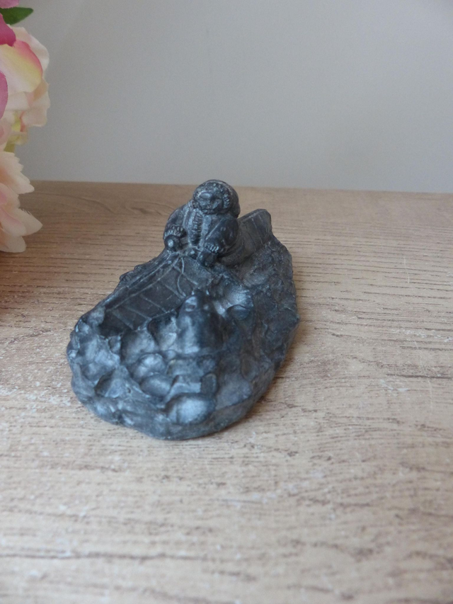 Chasseur de Phoque en Kayak : Sculpture Artisanale en Pierre de Savon du Canada, Collection Art inuit