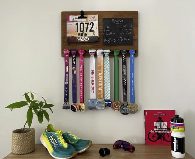 Finisher-Board aus Massivholz (braun)