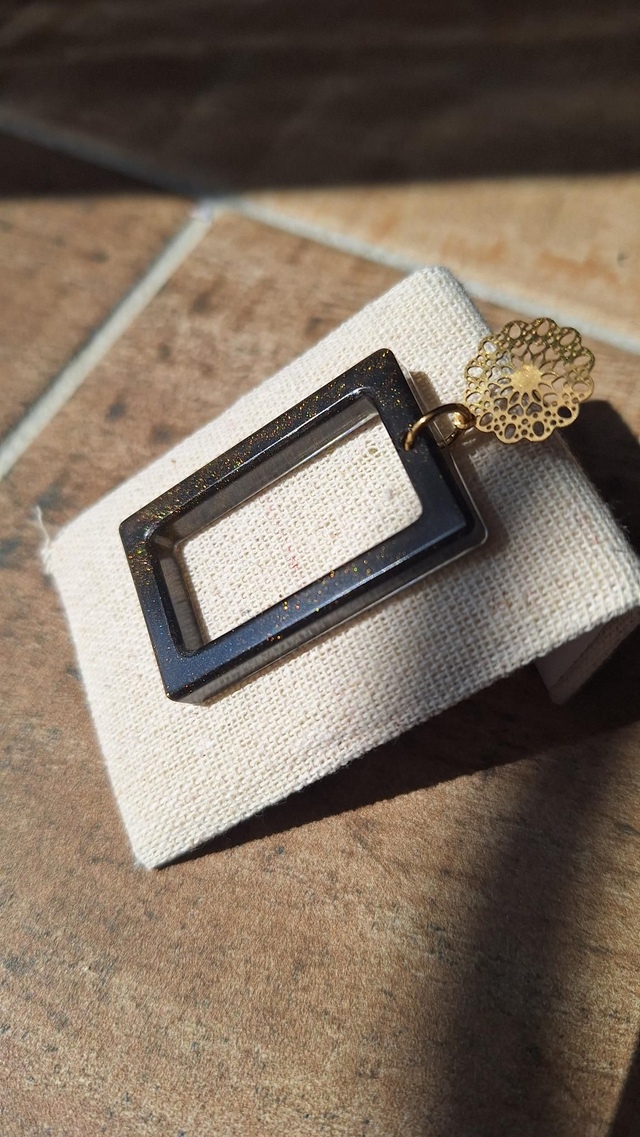 Boucles oreilles rectangles noires/dorées