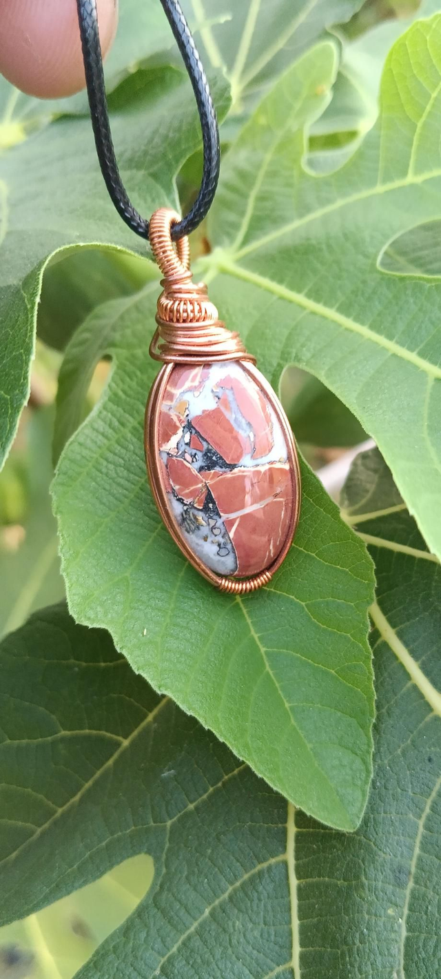 Pendentif jaspe brechique