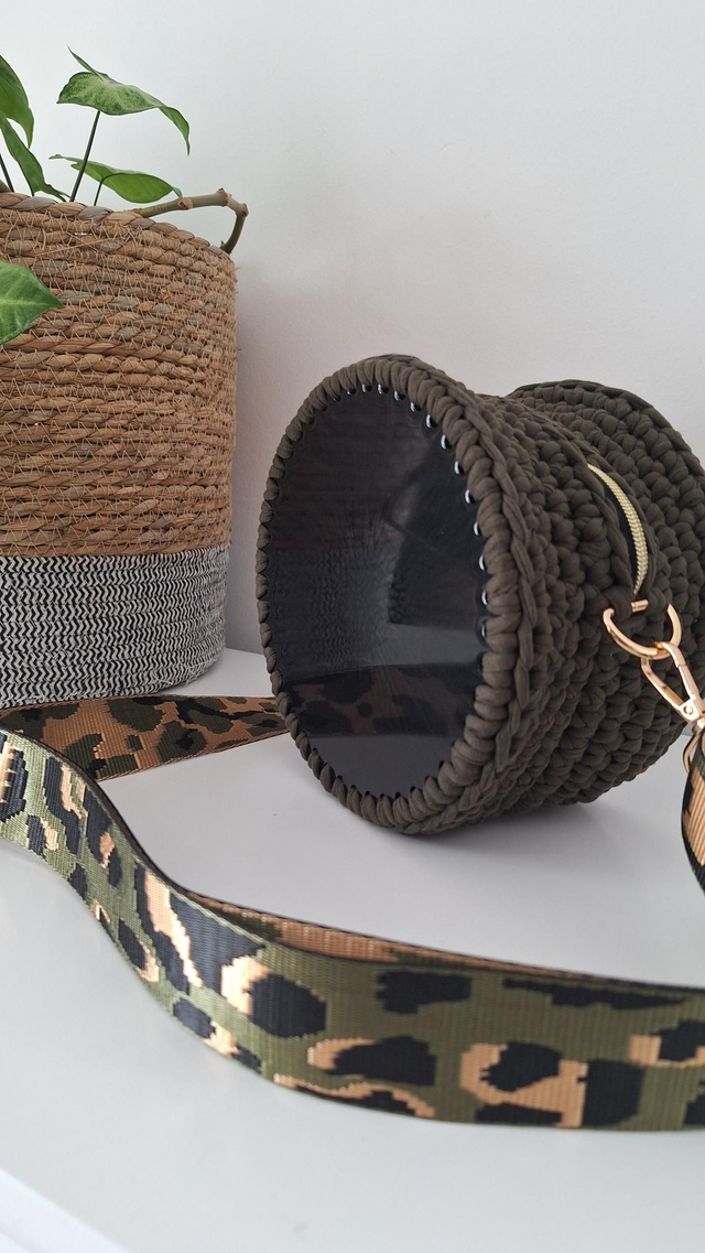 Sac résine et crochet leopard kaki