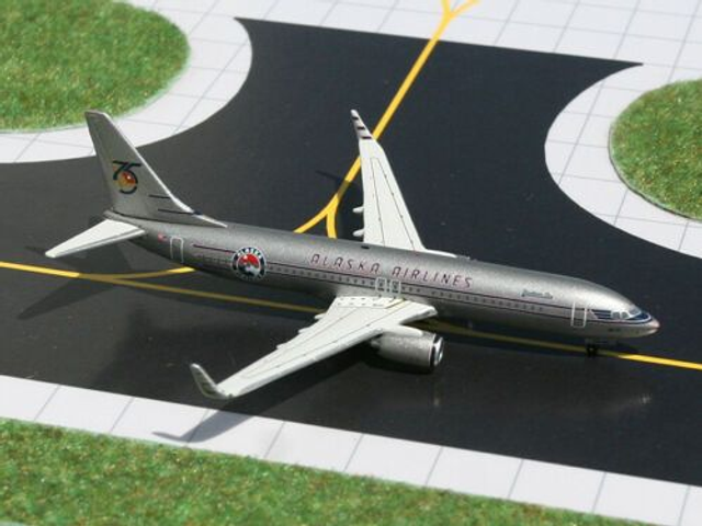 Alaska Airlines B737-800 (N569AS), &quot;Starliner 75th&quot;, 1:400