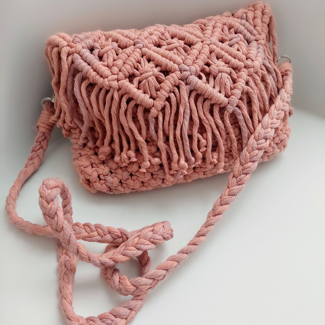Sac bandoulière artisanal – Coton peigné rose, style bohème