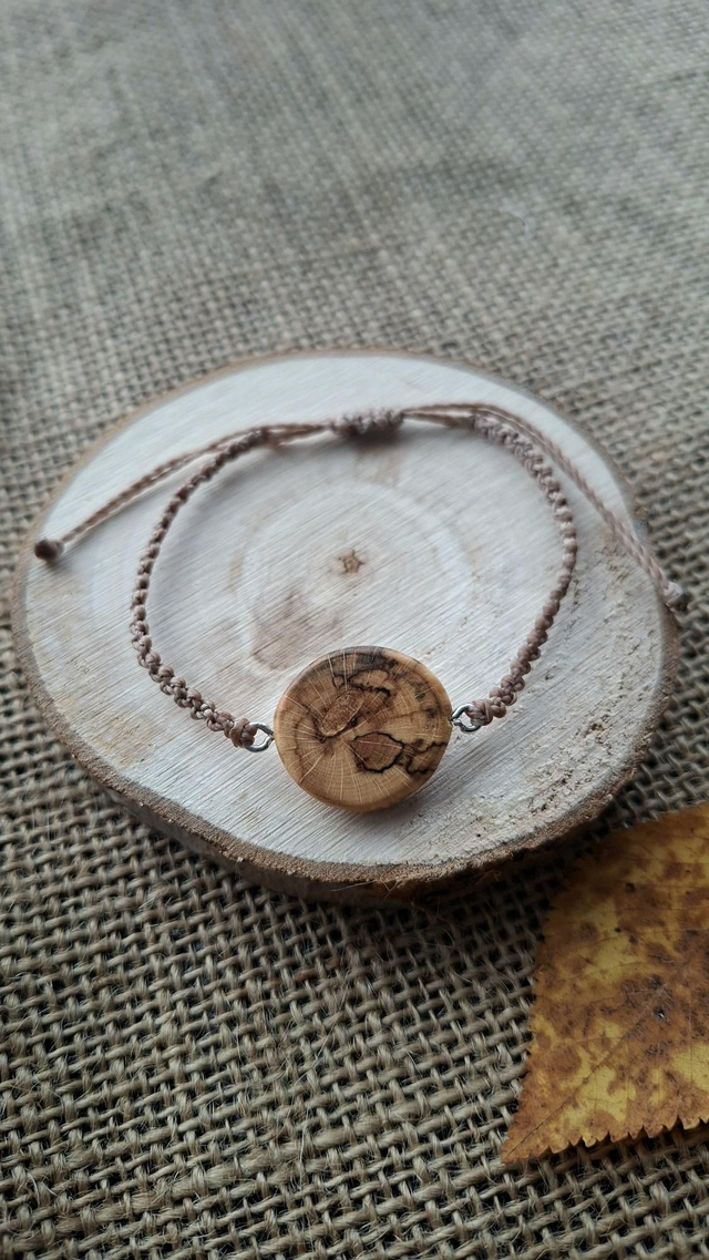 Mit sanfter Naturkraft geknüpftes Armband