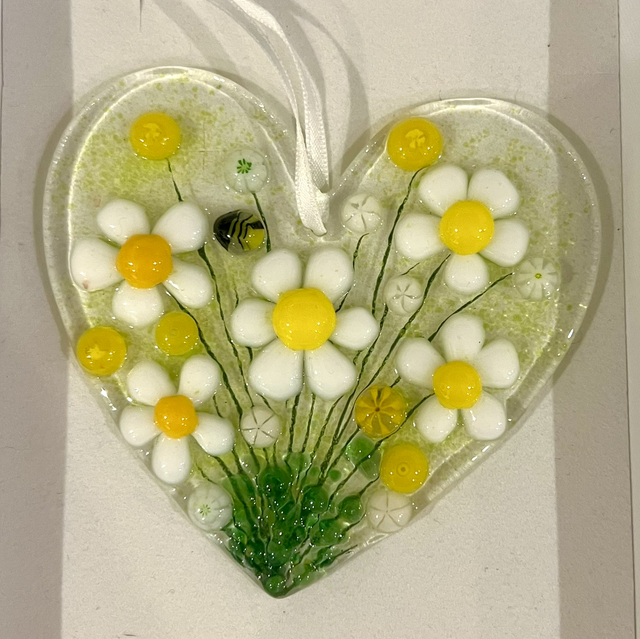 Daisy Flower Glass Heart Decoration