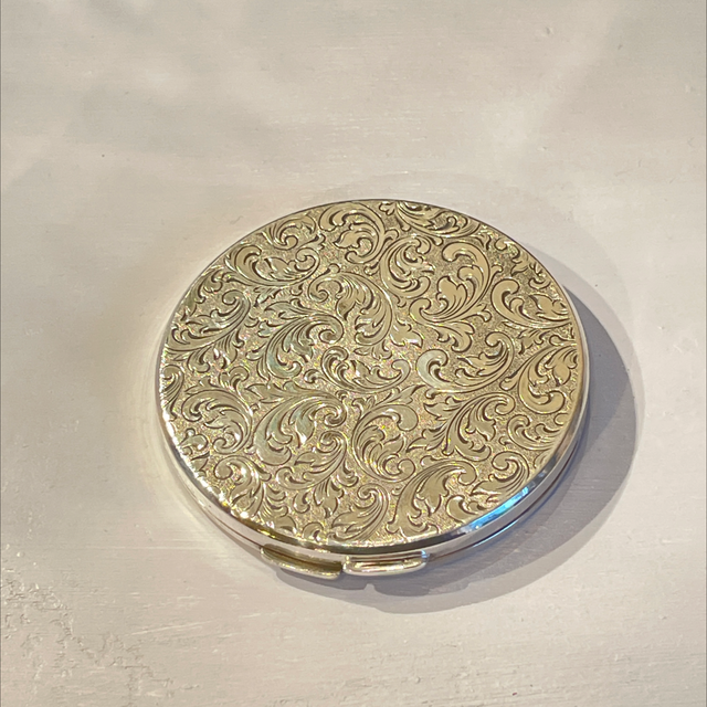 Antike Puderdose in Silber