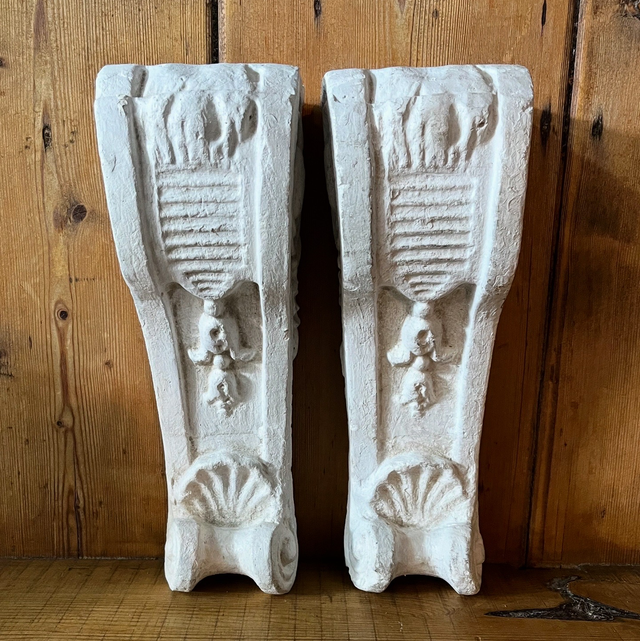 A Pair Of Decorative Plaster Corbels Adorned With Shells