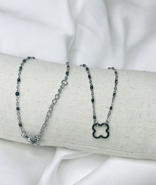 7-Collier perles motif fleur 