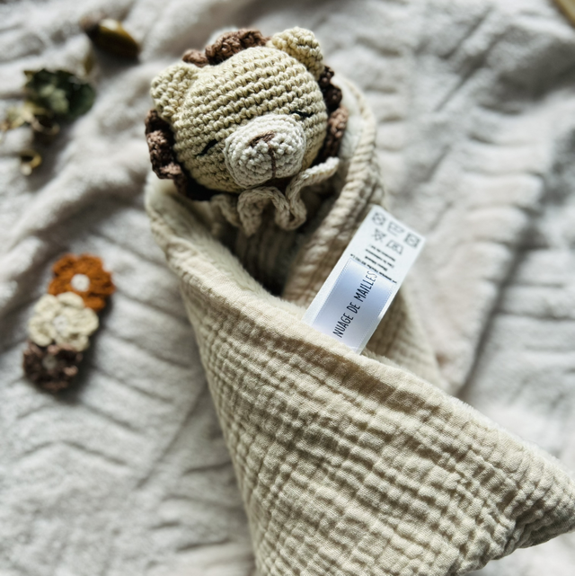 Elyo, doudou lion personnalisé