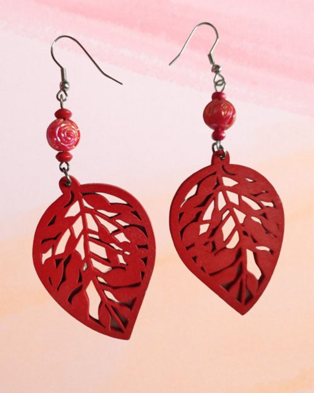 C Boucles d&#039;Oreille Feuille Rouge