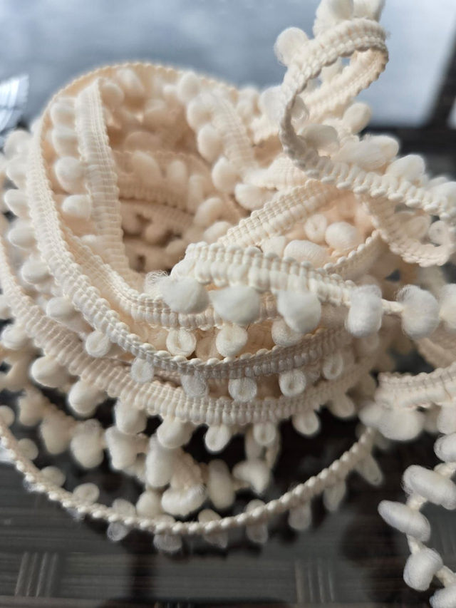 Galon pompon blanc cassé (plusieurs variantes)