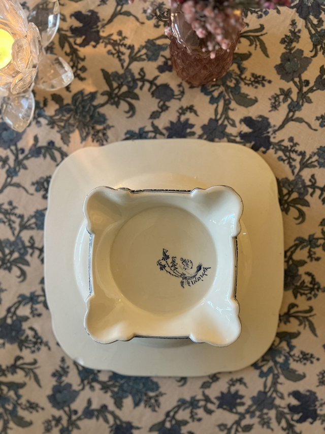 INDIANA - Plat piédouche (ou présentoir) de la manufacture française Clairefontaine - Terre de Fer