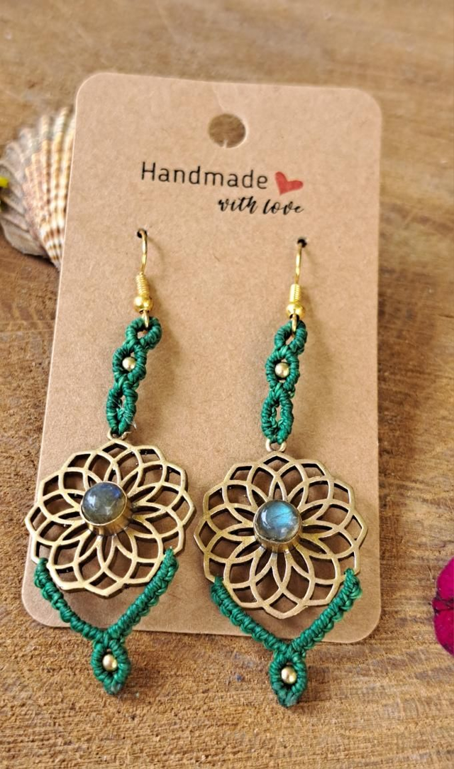 Boucles d'oreilles micro-macramé fleur