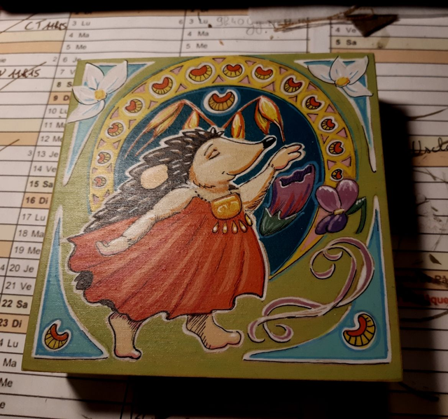 BP boîte peinte hérisson Mucha