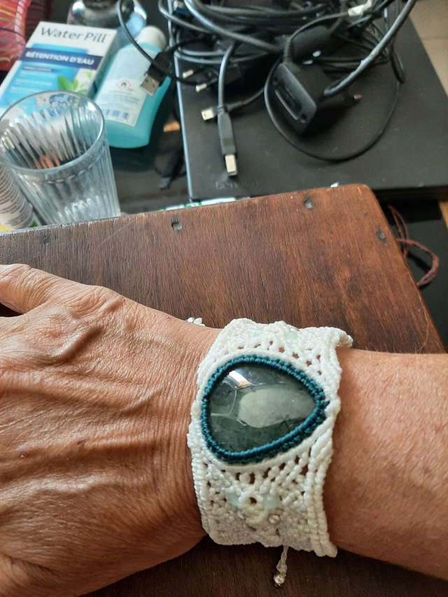 Bracelet macramé et pierre. Préhnite 