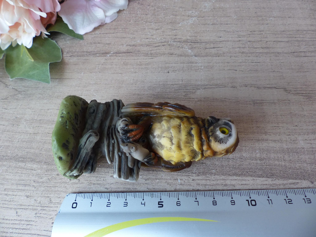 Vintage Signé italien FARO A. Lucchesi chouette en résine, sculpture chouette sauvage avec proie, collection chouette hibou oiseau