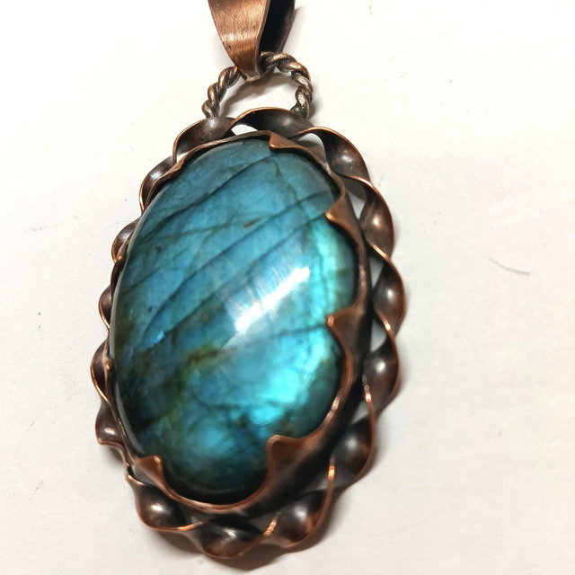 Pendentif labradorite cuivre patiné