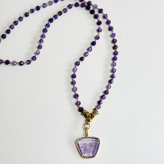Collier Gravure Violette